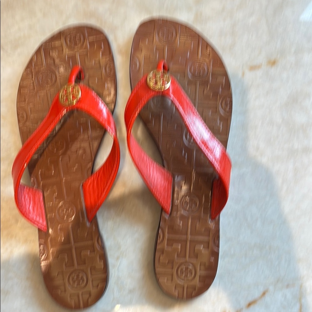 Tory Burch orange patent leather flip flops. Size 8